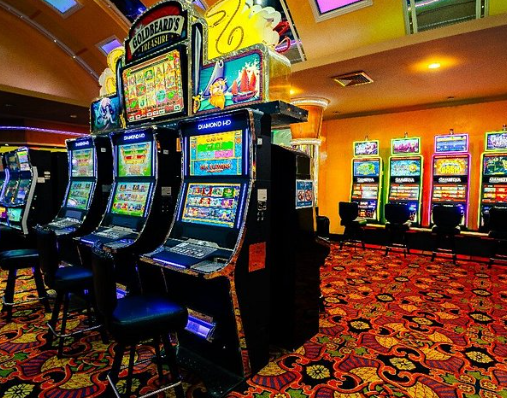 Dunia Tersembunyi di Balik Senyum Para Dealer Casino