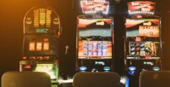 Jenis-Jenis Mesin Slot Berdasarkan Gulungan dan Tema
